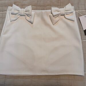 Elegant White Mini Skirt with Double Bow Waist Detail